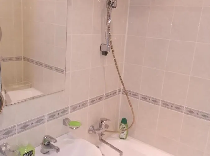 15 Minutes From The And Center 7 Minutes From The Airport * Riga