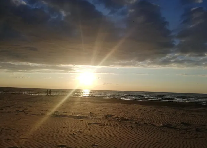 15 Minutes From The And Center 7 Minutes From The Airport