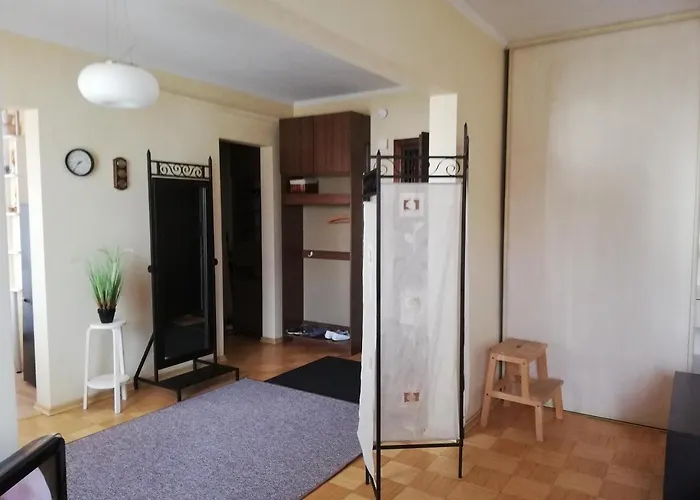 15 Minutes From The And Center 7 Minutes From The Airport