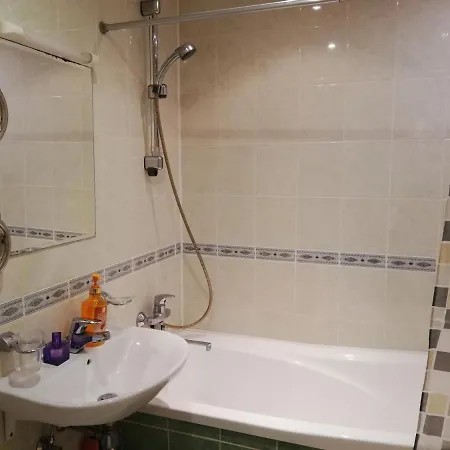 15 Minutes From The And Center 7 Minutes From The Airport *