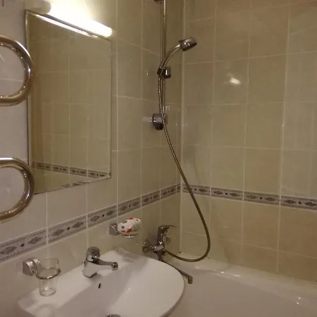 15 Minutes From The And Center 7 Minutes From The Airport *