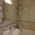 15 Minutes From The And Center 7 Minutes From The Airport *