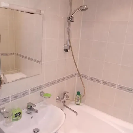 15 Minutes From The And Center 7 Minutes From The Airport * Ryga